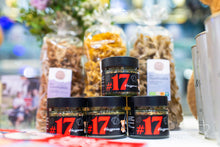 Laden Sie das Bild in den Galerie-Viewer, HERZ Genuss Bundle – Kochbuch & Gewürz mit Herz